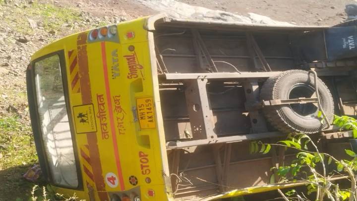 School Bus Falls into 150-Foot Gorge in Maharashtra’s Nandurbar; One Student Dead, Several Injured