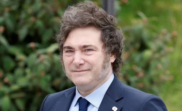 Milei viaja al Alto para la asunción de Rodrigo Paz, nuevo presidente boliviano