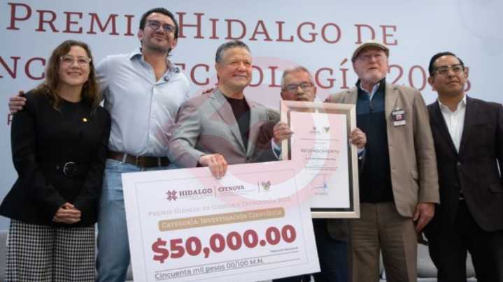Julio Menchaca entrega Premio Hidalgo de Ciencia y Tecnología 2025