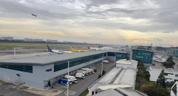 Aerolíneas de Colombia anuncian suspensión de aviones A320: miles de pasajeros se verán afectados Desde la Aeronáutica explicaron las medidas que tomarán Avianca, Latam y JetSmart.