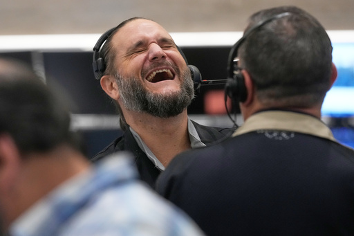 Mercados de EEUU cierran a la baja tras jornada de fuertes oscilaciones