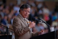 Petro cierra filas en defensa de los bombardeos que antes fustigaba: “Decir que se detengan es invitarlos a reclutar más niños”