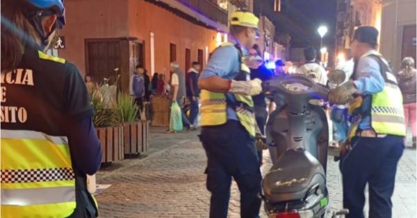 Desesperación en plena peatonal de Salta: así la Policía ingresó y multó en la noche