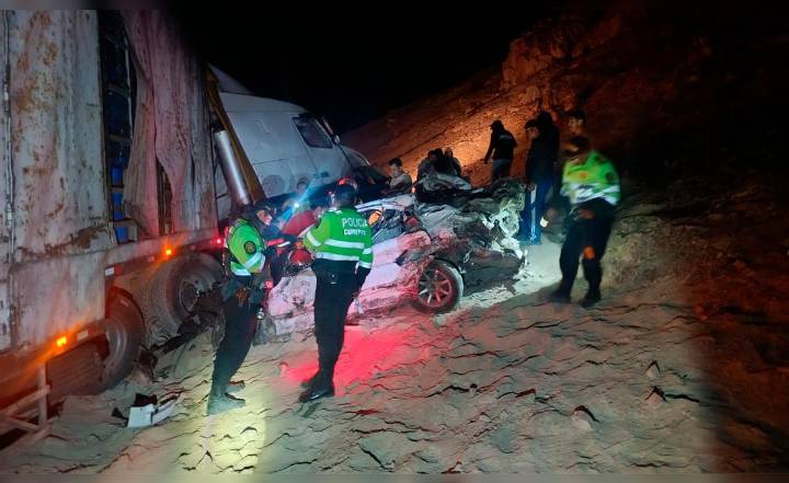 Arequipa: conductor de automóvil fallece tras choque de su unidad contra tráiler en la Panamericana Sur