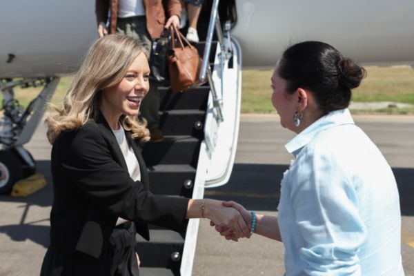 Llega a Santa Marta la primera ministra de Suecia para participar en la Cumbre CELAC