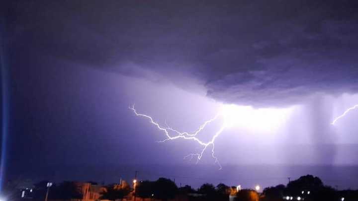 Rige alerta amarilla por tormentas para varias zonas del Valle Central y Pomán