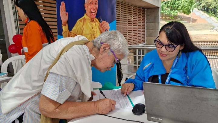 ¡Autónomos y activos! Medellín lanza primera jornada de empleo, salud y bienestar para sus adultos mayores