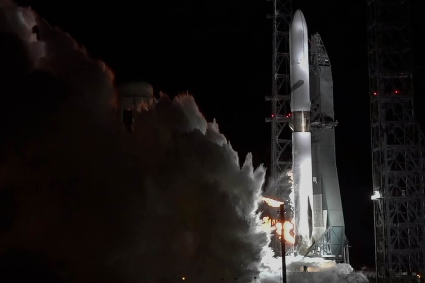 Aparta, Elon: el cohete gigante de Jeff Bezos está listo y la NASA le hace ojitos