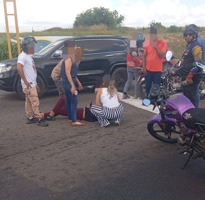 Motorizada perdió el control y derrapó en su moto