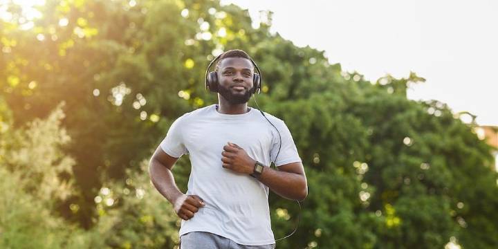 Dormir mal casi duplica el riesgo de lesiones en un corredor, encuentra un estudio