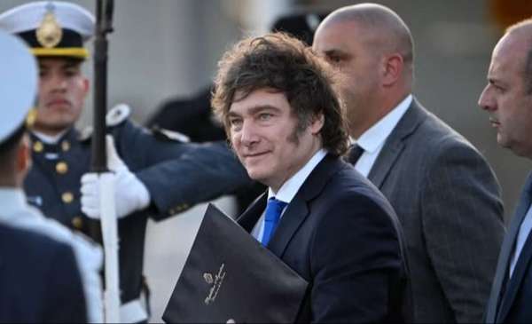 Milei anunció que no comprará reservas y el mercado castiga a los activos argentinos