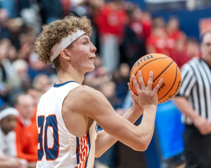 Basketball: Brayden Borrowman, Oswego beat West Aurora