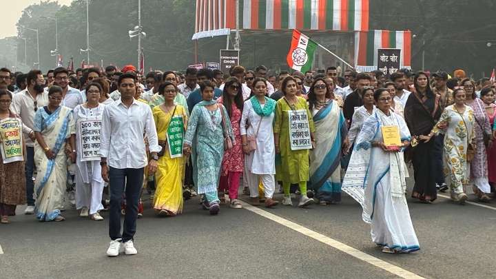 Mamata Banerjee leads SIR protest march in Bengal, BJP calls it rally of Jamat