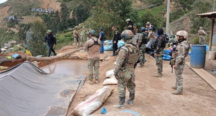 Destruyen campamento y maquinaria usada por mineros ilegales en Pataz