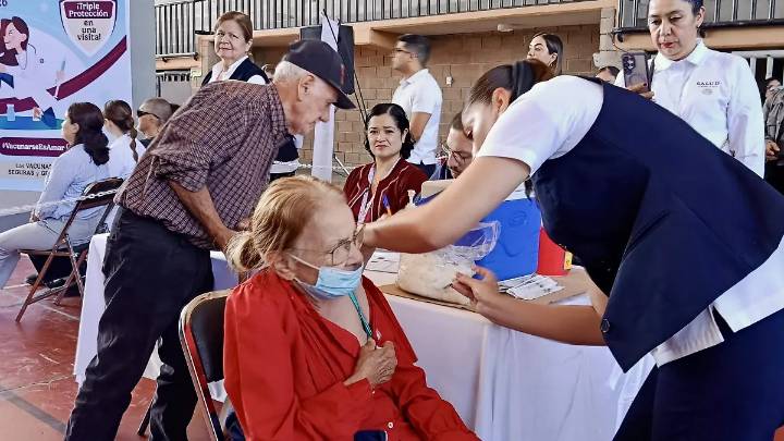 Macrocentro de vacunación en Hermosillo inicia aplicación de vacunas contra influenza y Covid