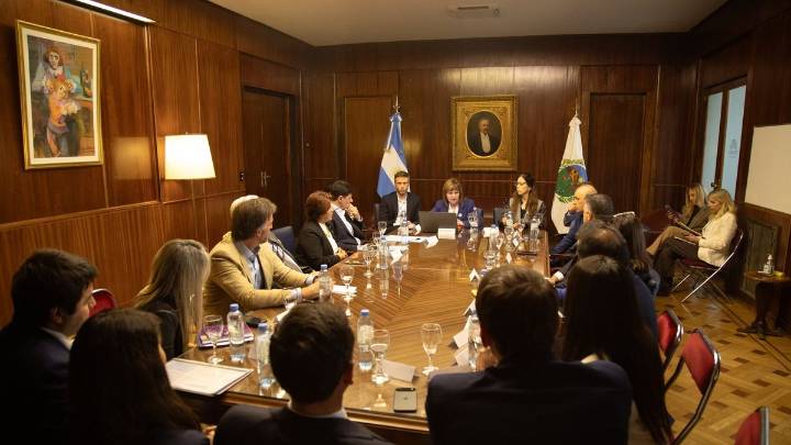 Senado: Patricia Bullrich reunió al bloque libertario para empezar a avanzar con las reformas del Gobierno