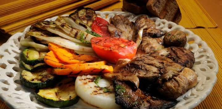 Cómo hacer un mix de verduras asadas perfectas en la “air fryer”: una comida saludable lista en menos de 20 minutos