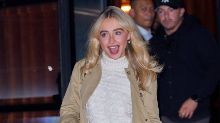Los zapatos de tacón más elegantes para llevar con medias que Sabrina Carpenter aprueba para otoño/invierno 2025