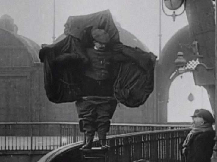 La increíble historia del sastre que creyó que podía volar y se tiró de la torre de Eiffel
