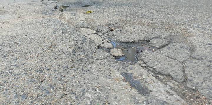 Huecos adornan un tramo de la avenida Bicentenario de Maturín