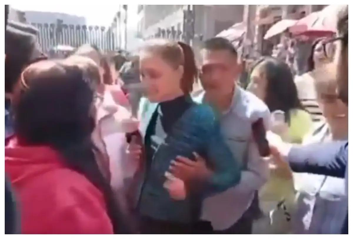 Sujeto abraza por detrás y toca de manera inapropiada a la presidenta Claudia Sheinbaum