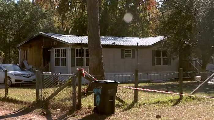 1 dead, 1 injured after multiple house fires break out across Jacksonville area overnight amid freezing temperatures