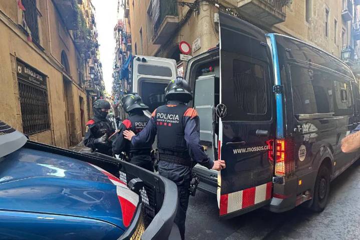 Un hombre de 49 años mata a su padre y después intenta quitarse la vida en Barcelona