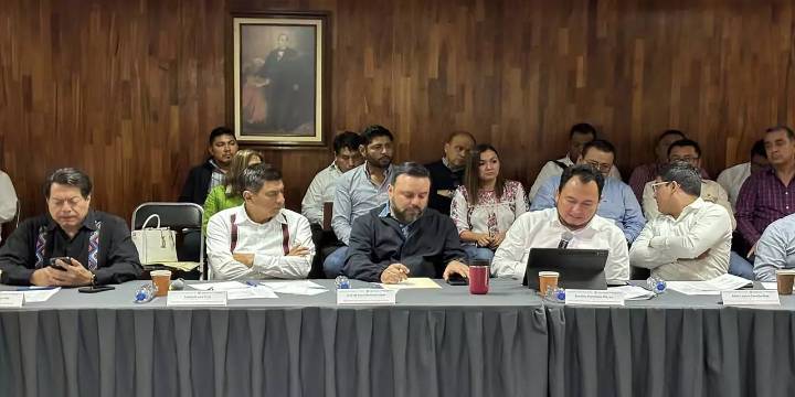 Encerrona S-22 y gobierno; llevan a cabo mesa tripartita