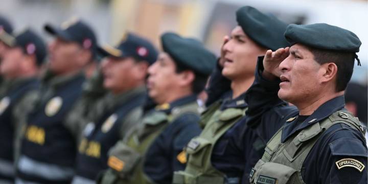 Policías peruanos desarmados: PNP no cuenta con armas suficientes para enfrentar el crimen