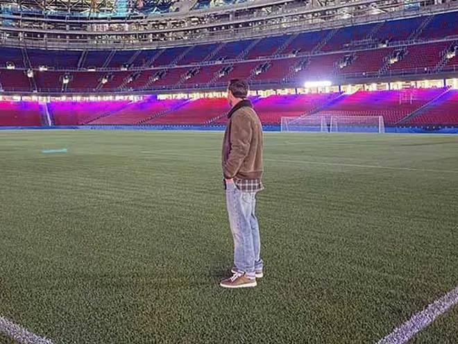 Messi hace visita nocturna al estadio del Barcelona que “extraña con el alma”