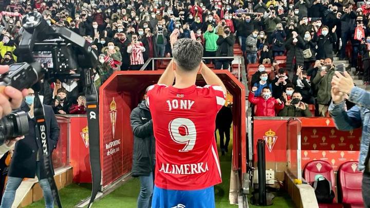 Jony confirma su retirada de futbolista y su futuro, y destaca a 2 guajes del Sporting: «Tiene muy buena pinta»