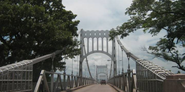 El puente de Choluteca, la obra que venció al huracán Mitch pero perdió su río