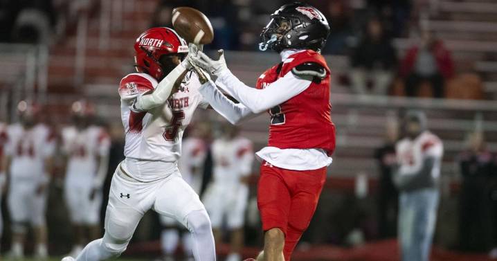 Lancers finally click in third quarter, blow past Hubs to state quarterfinals