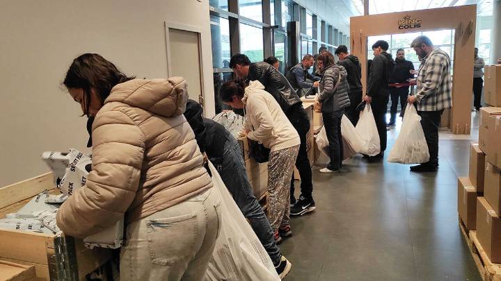 La fiebre de los paquetes perdidos sorpresa vuelve a Zaragoza: podrás conseguir relojes de lujo por menos de 10 euros