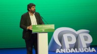 López Miras se alinea con Juanma Moreno y lo respalda como referente del PP en el sur