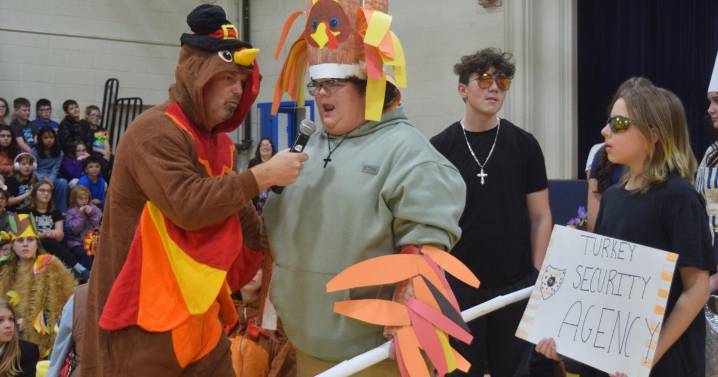 Belmont's Gobble Wobble gathers 3,000 pounds of food