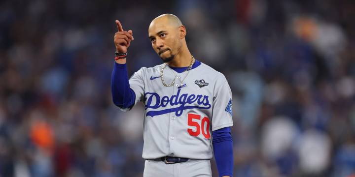 Mookie Betts gets clutch hit in World Series Game 6