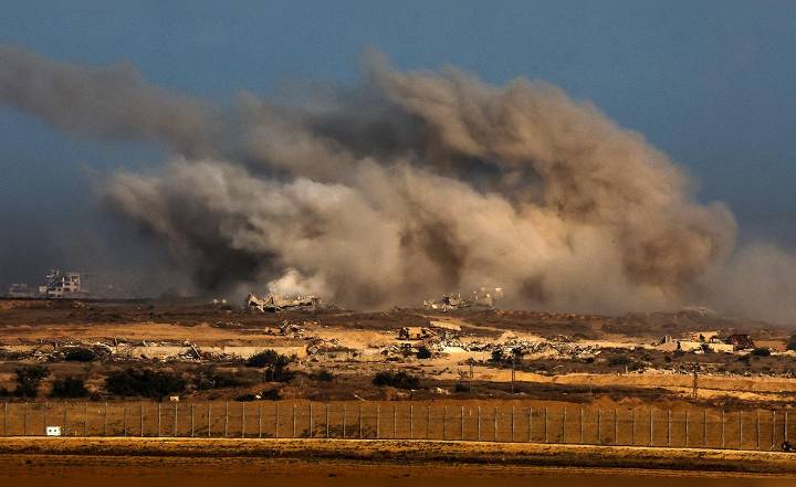 Israel vuelve a bombardear Gaza y realizar ataques terrestres acusando que últimos cuerpos recibidos no son de rehenes