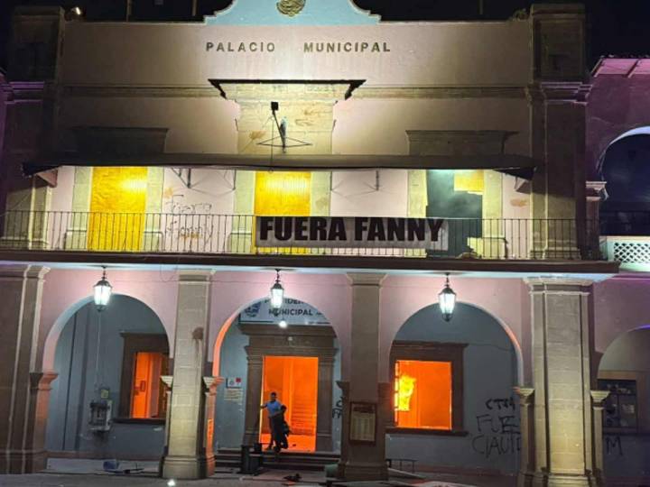 Gobierno de Apatzingán se pronuncia ante las protestas por asesinato de Carlos Manzo