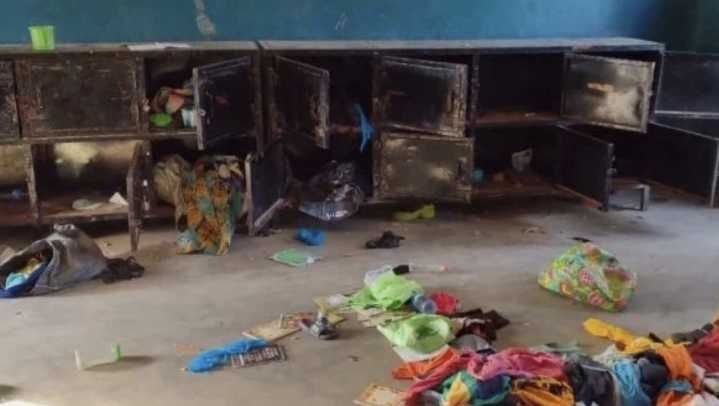 Hombres armados secuestran a más de 200 estudiantes y 12 profesores en escuela católica nigeriana