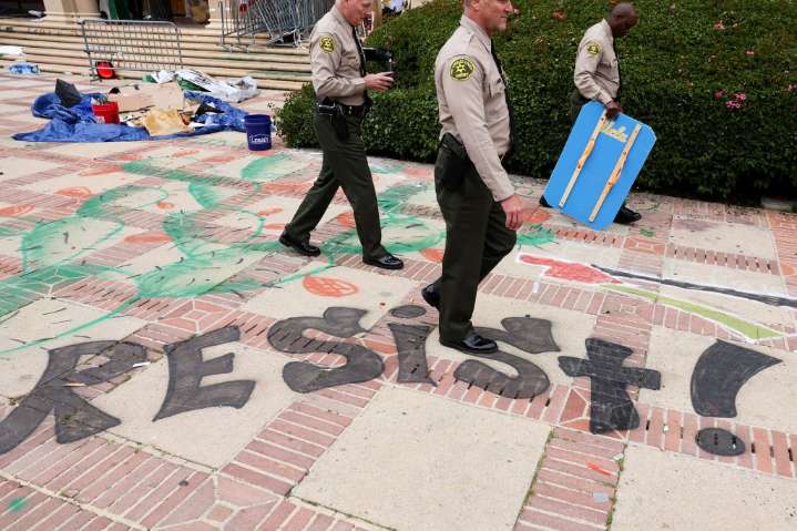 Abcarian: Proposed settlement between feds and UCLA is a master class in extortion