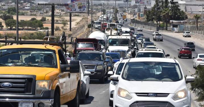 Automóvil atropella a dos ciclistas, una mujer muere