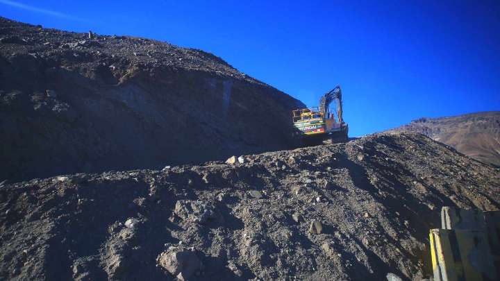 Minero muere tras caer por quebrada mientras conducía maquinaria en Petorca