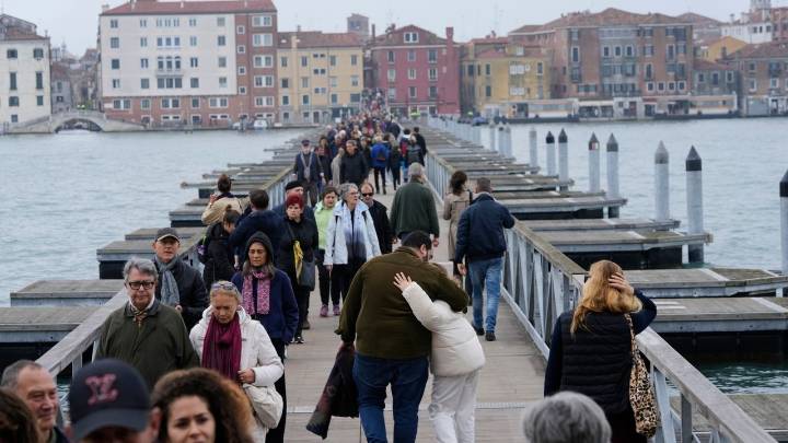 Venice revives a quarter-mile floating bridge to island cemetery for All Souls' Day mourners