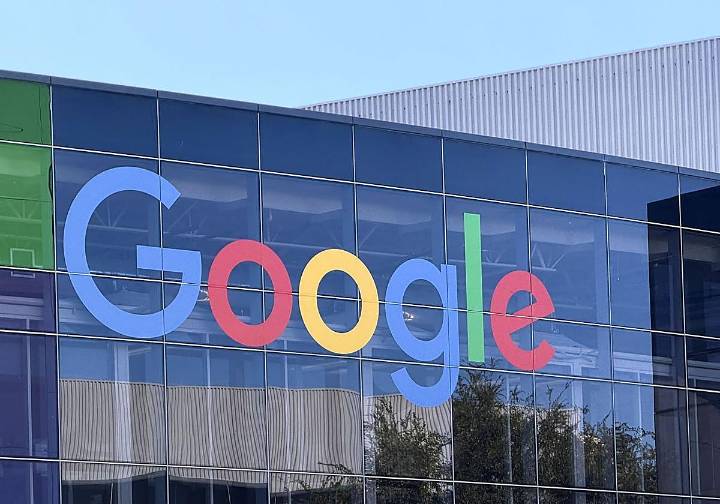 Bruselas sospecha que Google perjudica el contenido patrocinado de los medios de comunicación