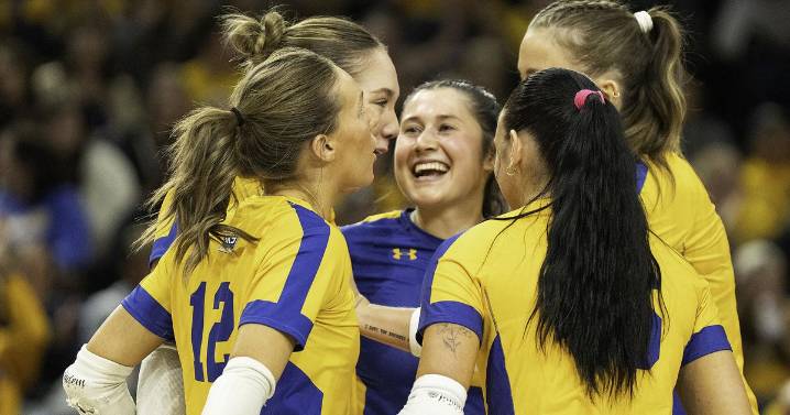 Montana volleyball defeats Montana State in four sets