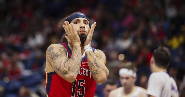 Photos: Pelicans lose to the Lakers in Friday night home game, 104