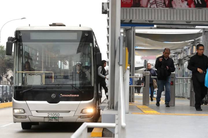 ATU: Metropolitano y Aerodirecto desvían sus rutas por manifestantes en el centro de Lima