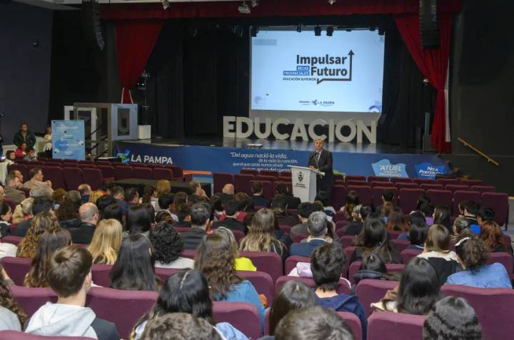 Ya hay unos mil jóvenes anotados en las Becas "Impulsar Futuro"