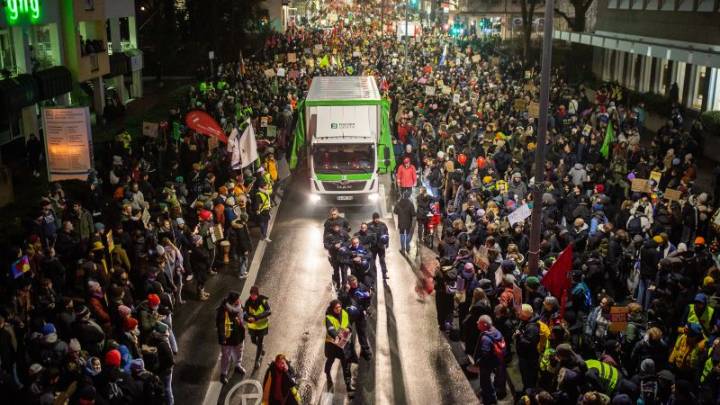 German far-right party sets up its new youth wing as thousands protest